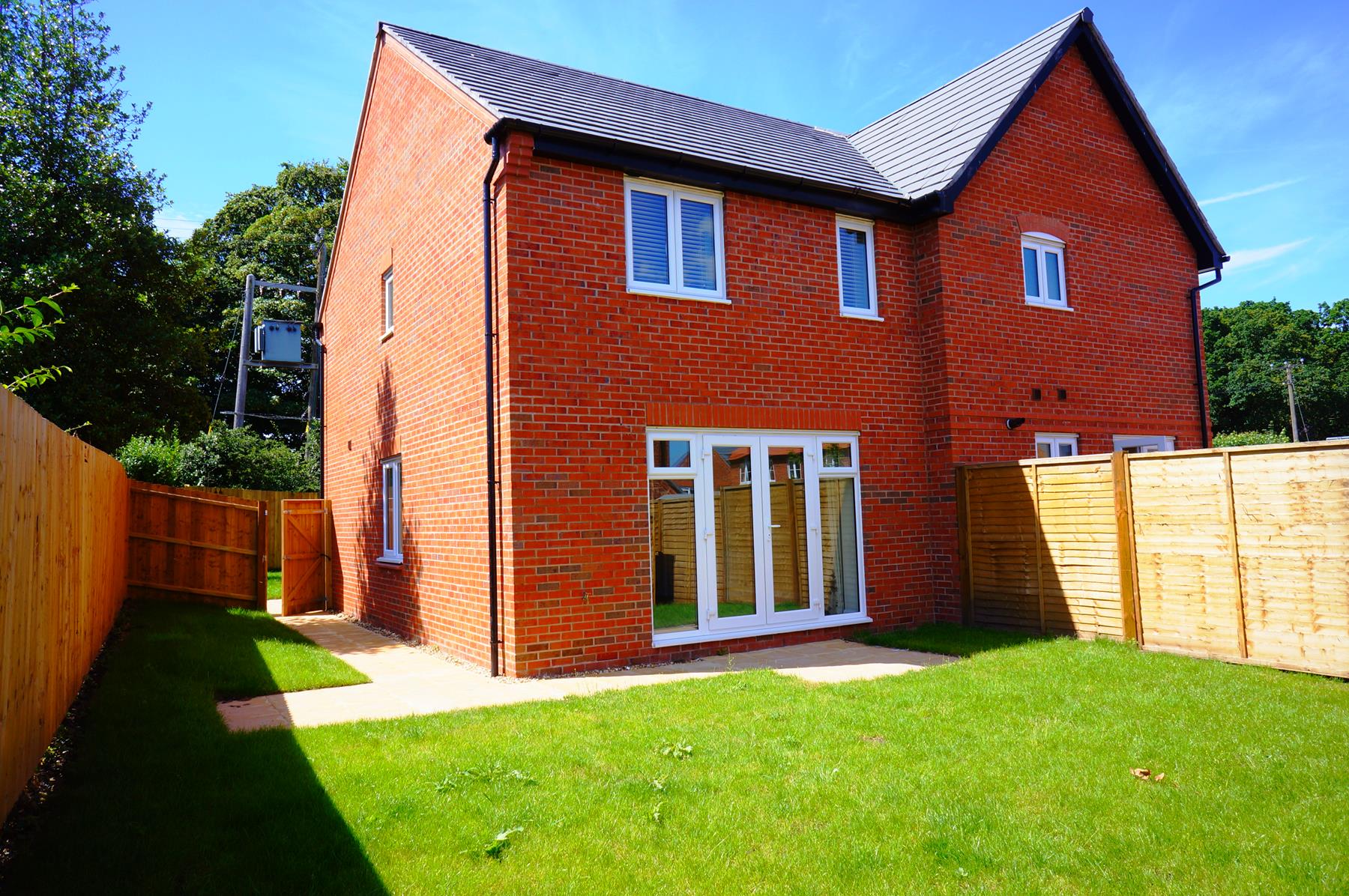 A brand new stylish 3 bed semi detached to let in Holcroft ...