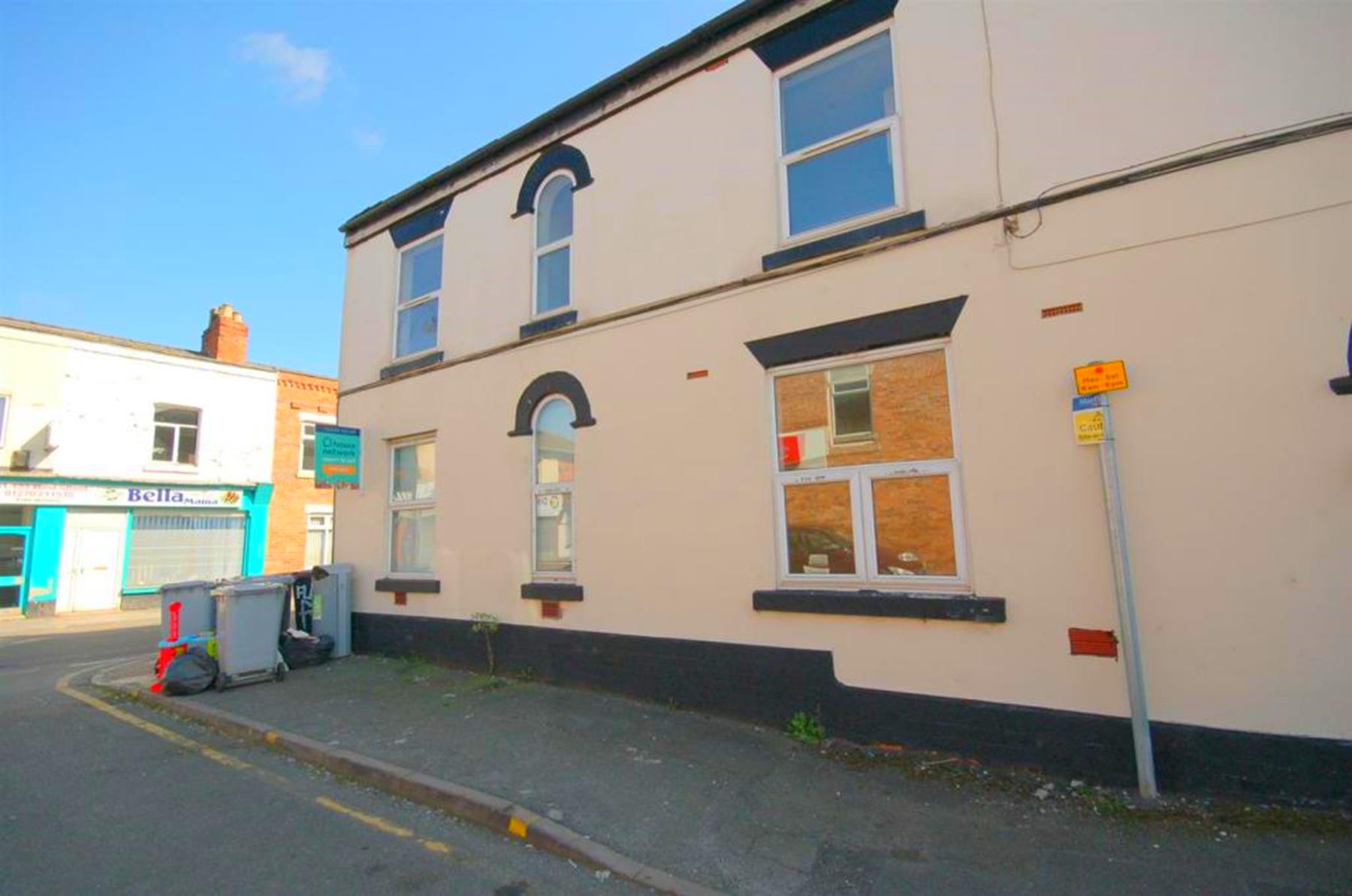 Spacious one bed apartment to let in Flat 1, West Street, Crewe