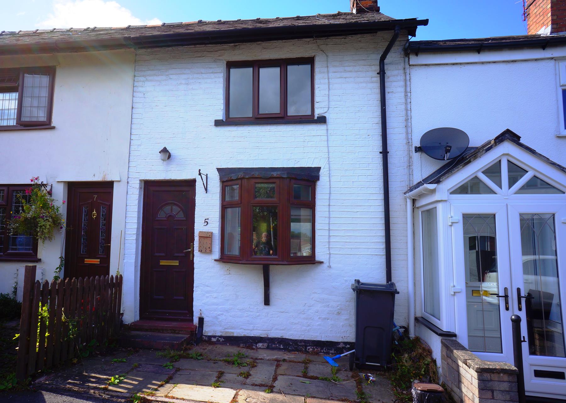 2 bed terraced cottage to let in Chapel Street, Northwich